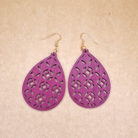 Purple Wood Hollowed earrings tear drop shape boho jewelry - Picture 1 of 4